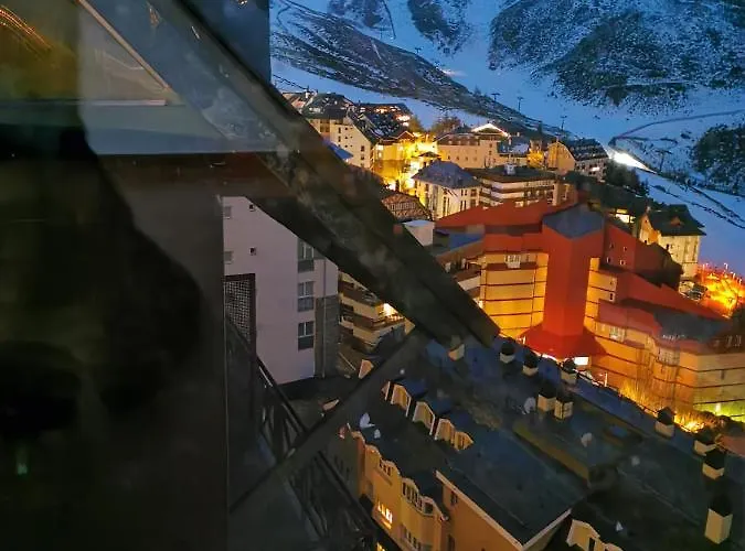 Sierra Nevada, Proximo A Pistas Y Plaza Central, Vistas Increibles 塞拉内华达