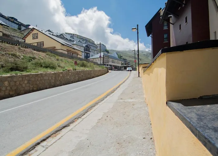 Sierra Nevada, Proximo A Pistas Y Plaza Central, Vistas Increibles 塞拉内华达